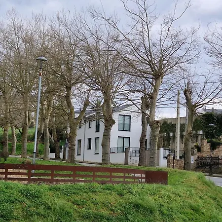 Figueras Apartment